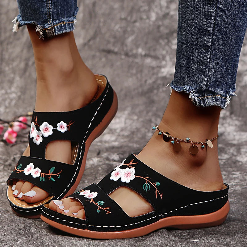 Women Slippers Embroider Flowers Leather Woman Sandals Outdoor Light Casual Wedges Slippers Slip on Summer Shoes for Women