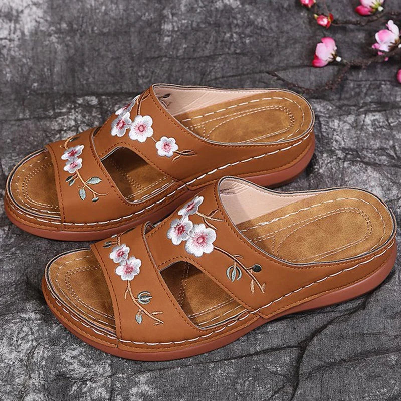 Women Slippers Embroider Flowers Leather Woman Sandals Outdoor Light Casual Wedges Slippers Slip on Summer Shoes for Women