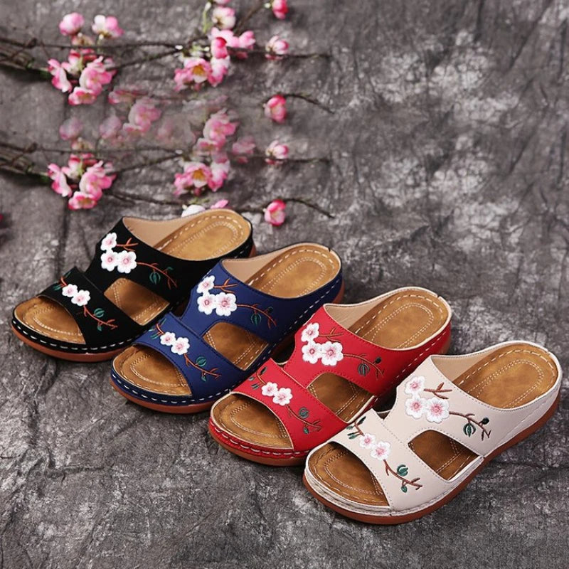 Women Slippers Embroider Flowers Leather Woman Sandals Outdoor Light Casual Wedges Slippers Slip on Summer Shoes for Women